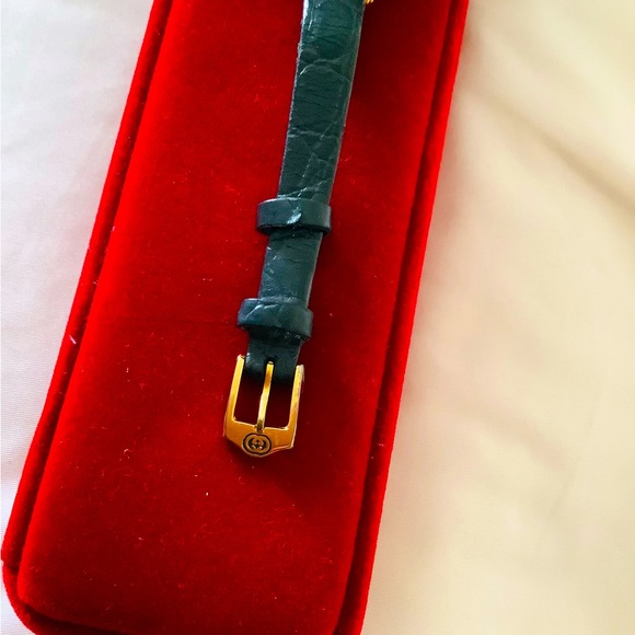 Authentic GUCCI black dial watch 🌹 - Picture 10 of 11